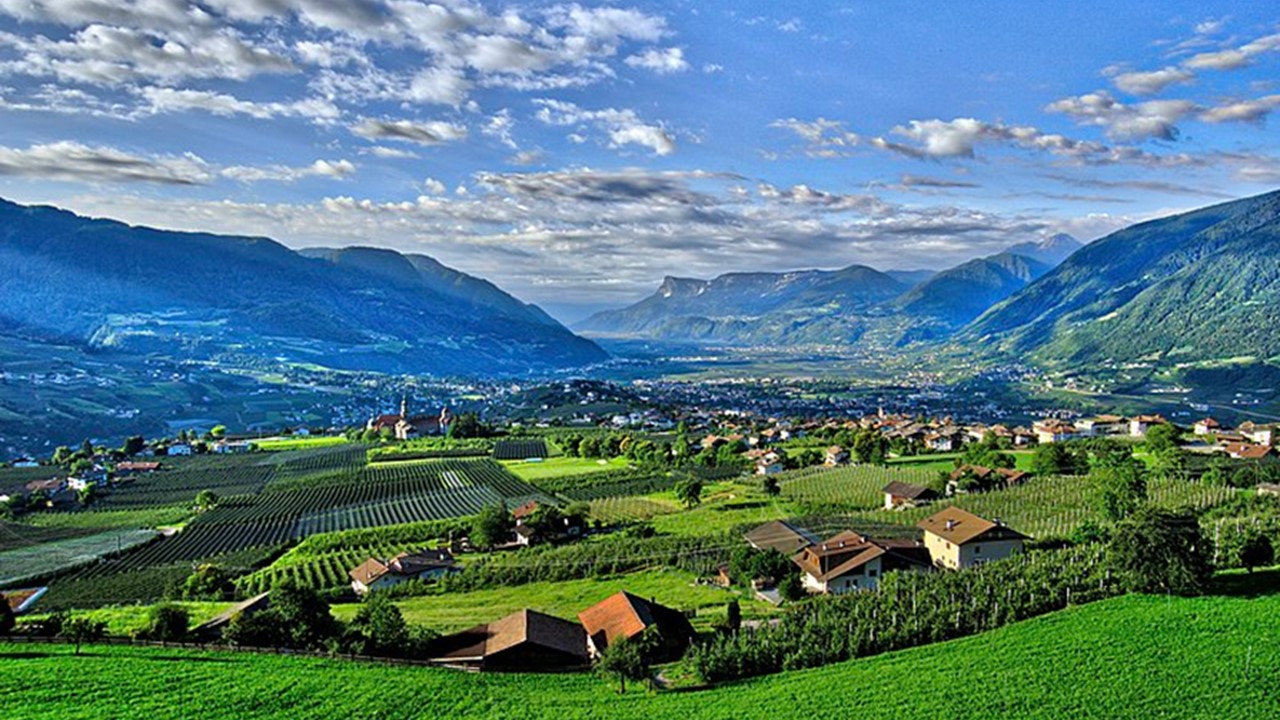 Etela-Tiroli_Meran__D.Tirol_1_panoraama.jpg